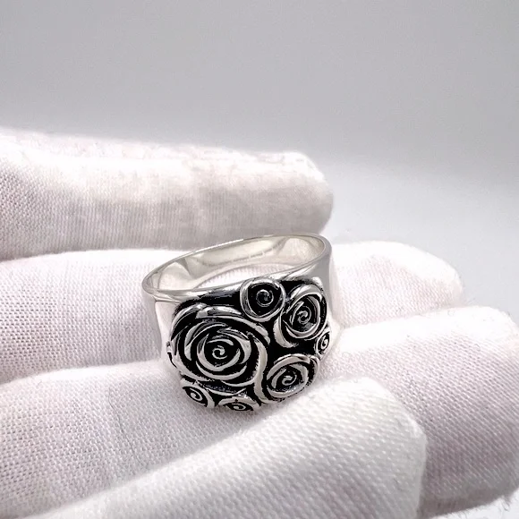 .925 Sterling Silver Roses Ring - Picture 10 of 17